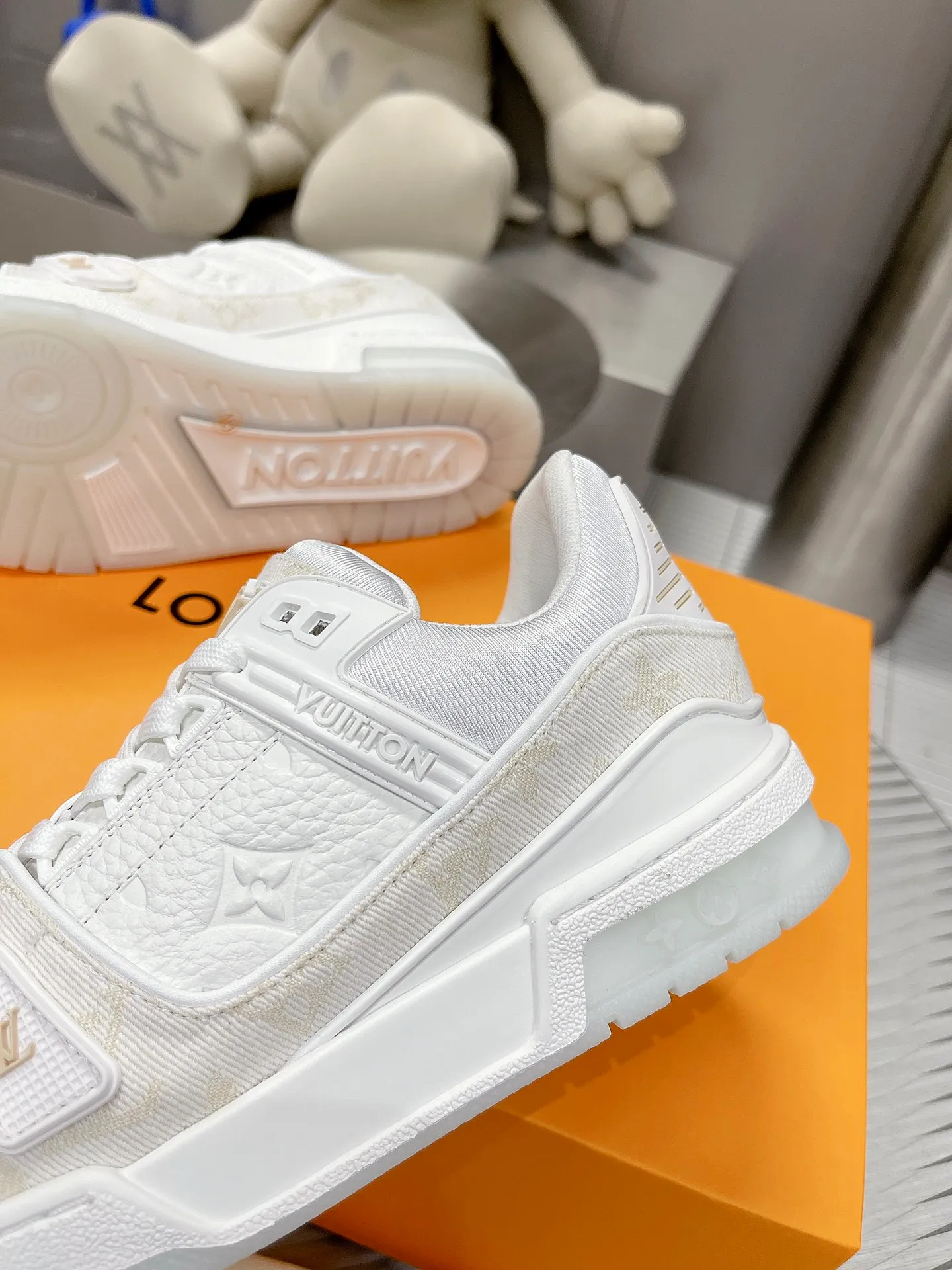 👟👟Ex-factory price 840👟👟The highest version on the Internet⚠️Feel free to compare! 2021🔥New model, purchase quality LV~Louis Vuitton by Virgin Abloh’s best-looking sneakers, Donkey Brand strongly recommends new products, official website limited edition retro basketball sneakers! Both high and low tops cost money to purchase 1:1 accurate replicas of the originals. The details are invincible, full of sincerity, imported custom-made original cowhide, the original package method is the same, the details are 100% restored, and the private model customized the original one-piece T👟👟factory price U outsole, which is different from other brands. Without the original version, this effect cannot be achieved! 35-45 (46 is custom-made and non-refundable) Some colors are available in women’s styles